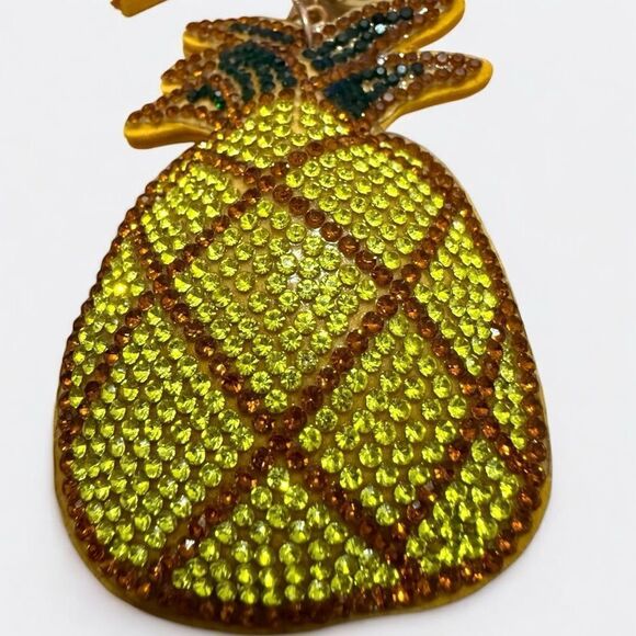 Sparkly Pineapple Keychain with Tassel & Bell Charm – Fun Summer Bag Accessory - Picture 4 of 14